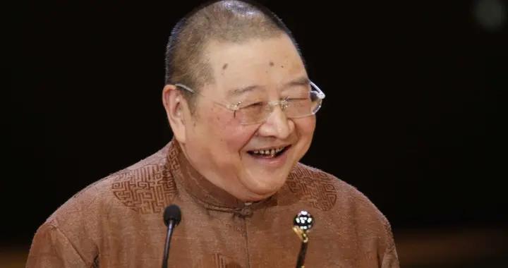 87岁“香港才子”倪匡离世，成龙发文悼念，儿媳周慧敏微博沦陷