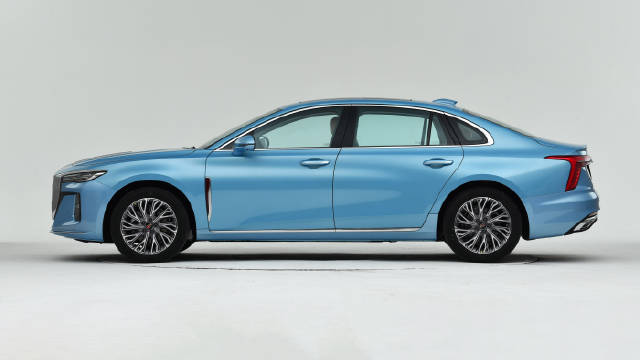 中级轿车天花板？实拍红旗H5，尺寸够大，但相比H9还是缺乏高级感