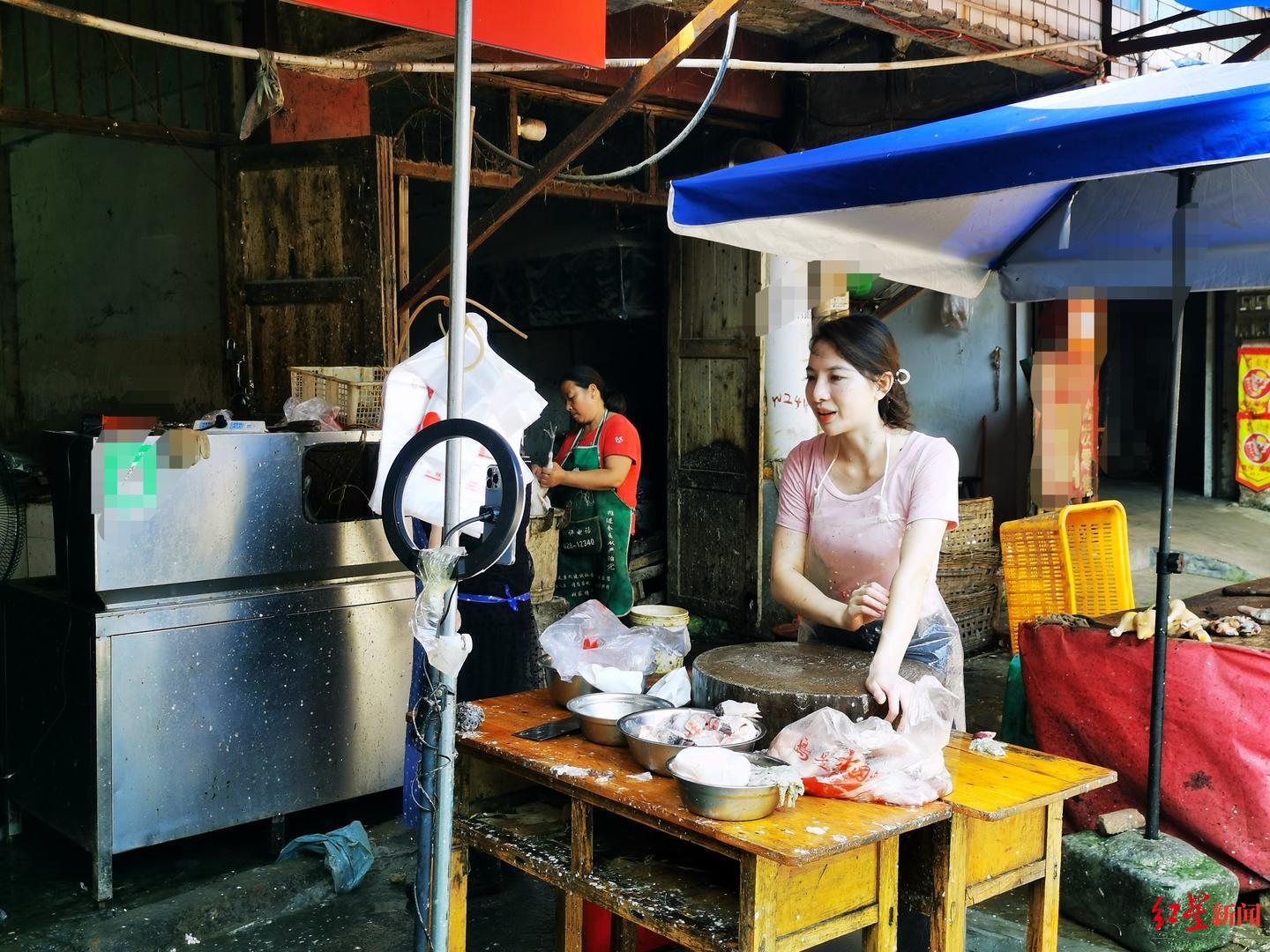 “卖鱼女”因高颜值网络爆红 对话当事人:为增收做直播,背后无团队,曾拒网红公司包装休闲区蓝鸢梦想 - Www.slyday.coM “卖鱼女”因高颜值网络爆红 对话当事人:为增收做直播,背后无团队,曾拒网红公司包装休闲区蓝鸢梦想 - Www.slyday.coM