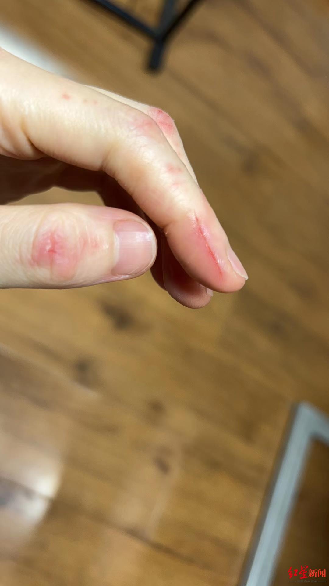 “卖鱼女”因高颜值网络爆红 对话当事人:为增收做直播,背后无团队,曾拒网红公司包装休闲区蓝鸢梦想 - Www.slyday.coM “卖鱼女”因高颜值网络爆红 对话当事人:为增收做直播,背后无团队,曾拒网红公司包装休闲区蓝鸢梦想 - Www.slyday.coM