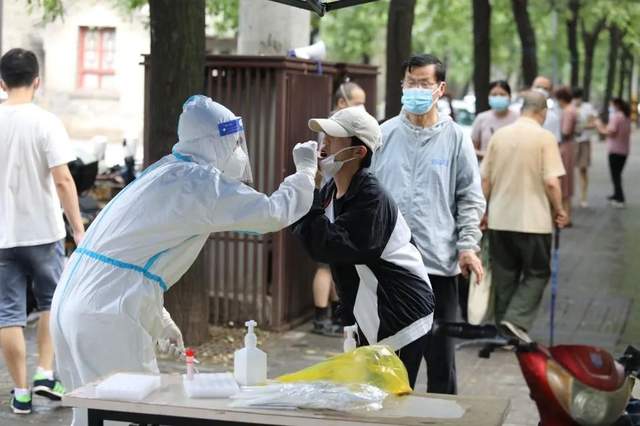 西安核酸檢測現場 圖片來自《三秦都市報》