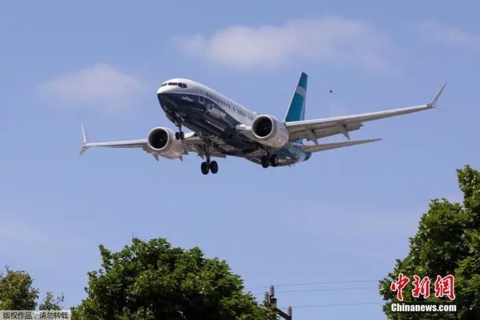 当地时间2020年6月29日，美国华盛顿州西雅图，一架波音737 MAX飞机在波音机场试飞后降落。