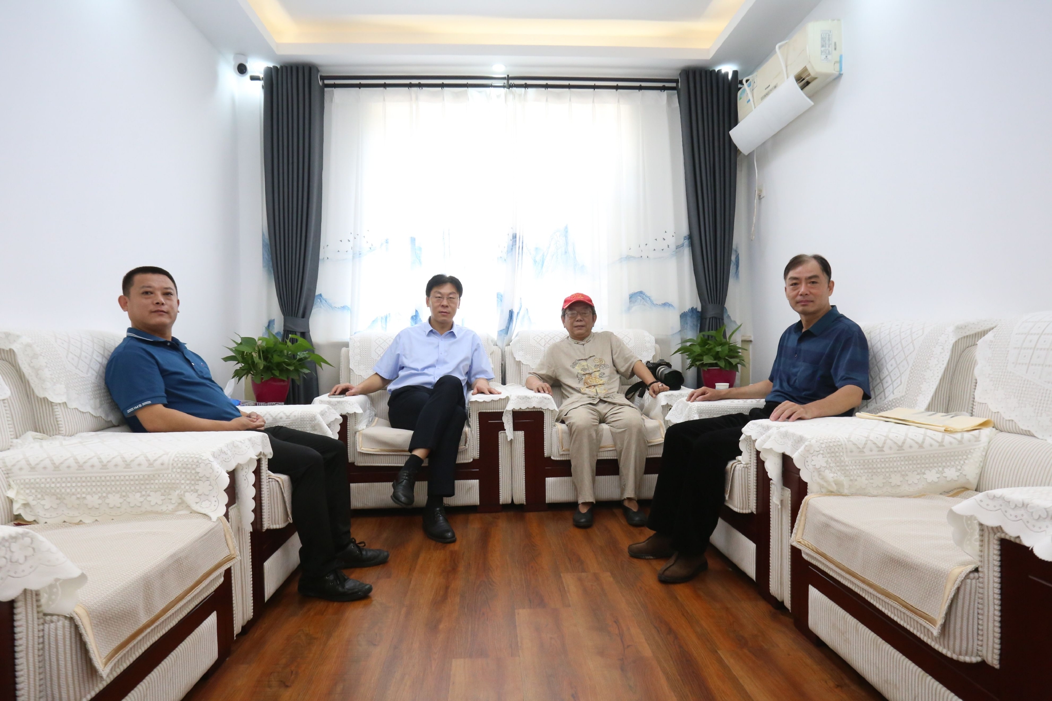 南长街道党工委抓办小事实事增进民生福祉群众诚送锦旗