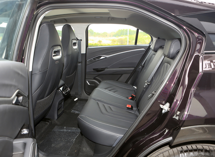 年轻人喜欢的电动SUV都在这,哪吒U•智/AION Y/元PLUS对比