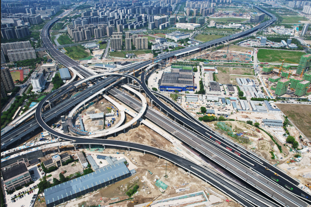▲5月18日,从空中俯瞰沪杭甬高速公路改建工程。图/IC photo