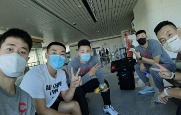 官宣！男篮征召五人全部抵达雅加达，但周琦滞留澳洲，疑似确诊！