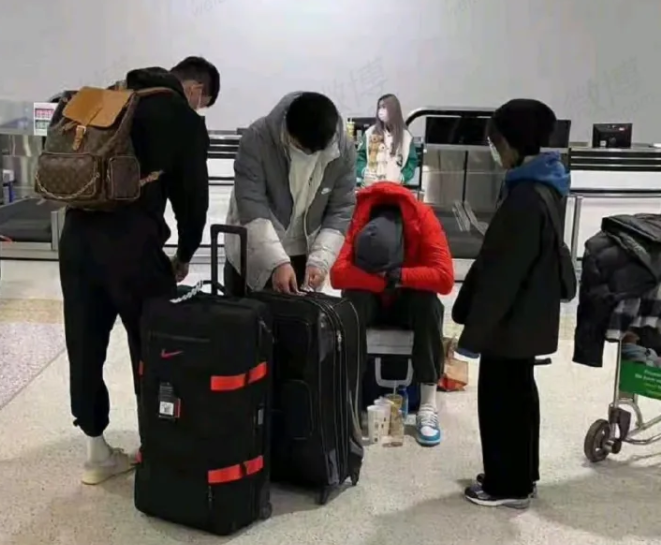 官宣！男篮征召五人全部抵达雅加达，但周琦滞留澳洲，疑似确诊！