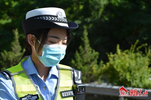 “高温下的坚守”系列报道之三交警田蕊齐:烈日下的铿锵玫瑰休闲区蓝鸢梦想 - Www.slyday.coM “高温下的坚守”系列报道之三交警田蕊齐:烈日下的铿锵玫瑰休闲区蓝鸢梦想 - Www.slyday.coM