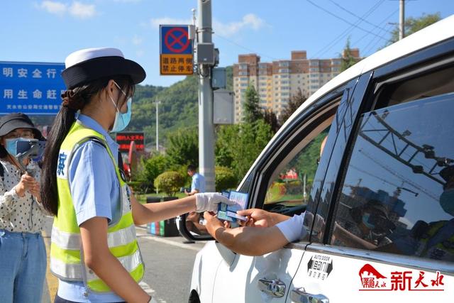 “高温下的坚守”系列报道之三交警田蕊齐:烈日下的铿锵玫瑰休闲区蓝鸢梦想 - Www.slyday.coM “高温下的坚守”系列报道之三交警田蕊齐:烈日下的铿锵玫瑰休闲区蓝鸢梦想 - Www.slyday.coM