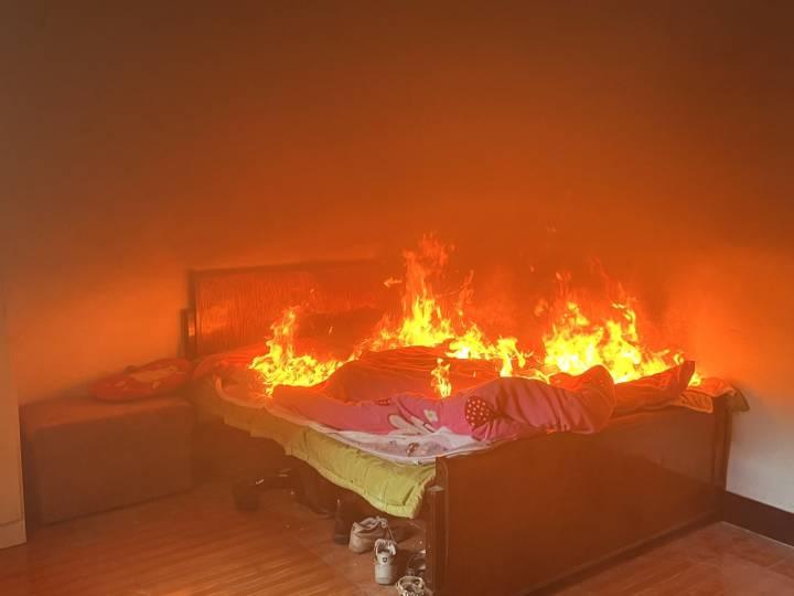 看完这个实验谁还敢乱扔烟头?今年以来,杭州因烟头引发火情已超190起休闲区蓝鸢梦想 - Www.slyday.coM 看完这个实验谁还敢乱扔烟头?今年以来,杭州因烟头引发火情已超190起休闲区蓝鸢梦想 - Www.slyday.coM