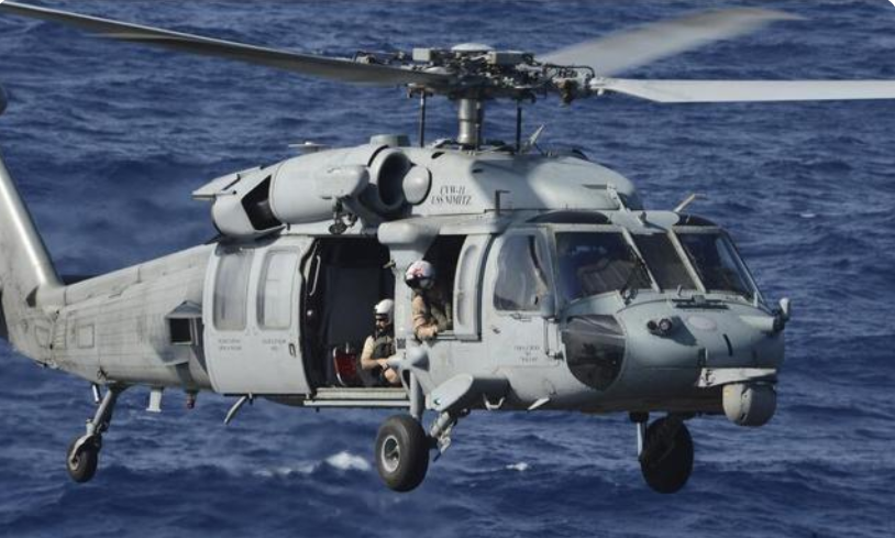 MH-60S型“骑士鹰”多用途直升机。