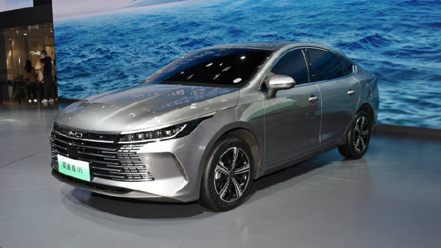 插混才是王道！比亚迪驱逐舰05实拍，设计沉稳，油耗仅3.8L