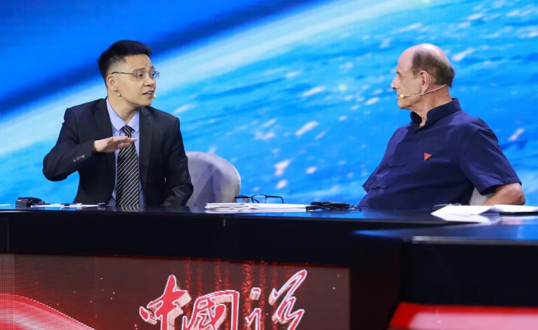 我们都是追梦人——《中国正在说》之“中国梦”十周年系列节目七月巨献休闲区蓝鸢梦想 - Www.slyday.coM 我们都是追梦人——《中国正在说》之“中国梦”十周年系列节目七月巨献休闲区蓝鸢梦想 - Www.slyday.coM