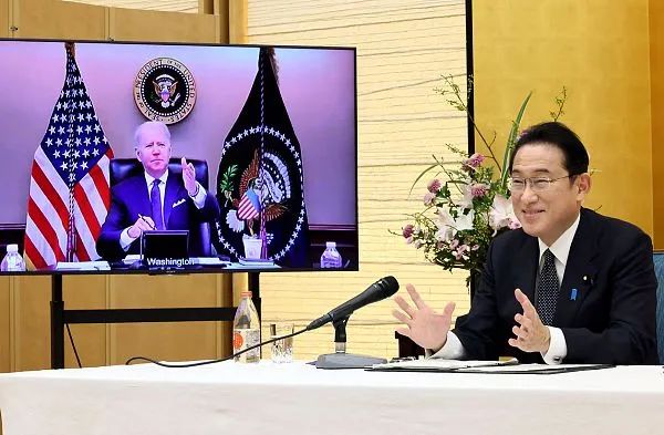 当地时间2022年1月21日,美国总统拜登与日本首相岸田文雄举行视频会晤 图源:视觉中国