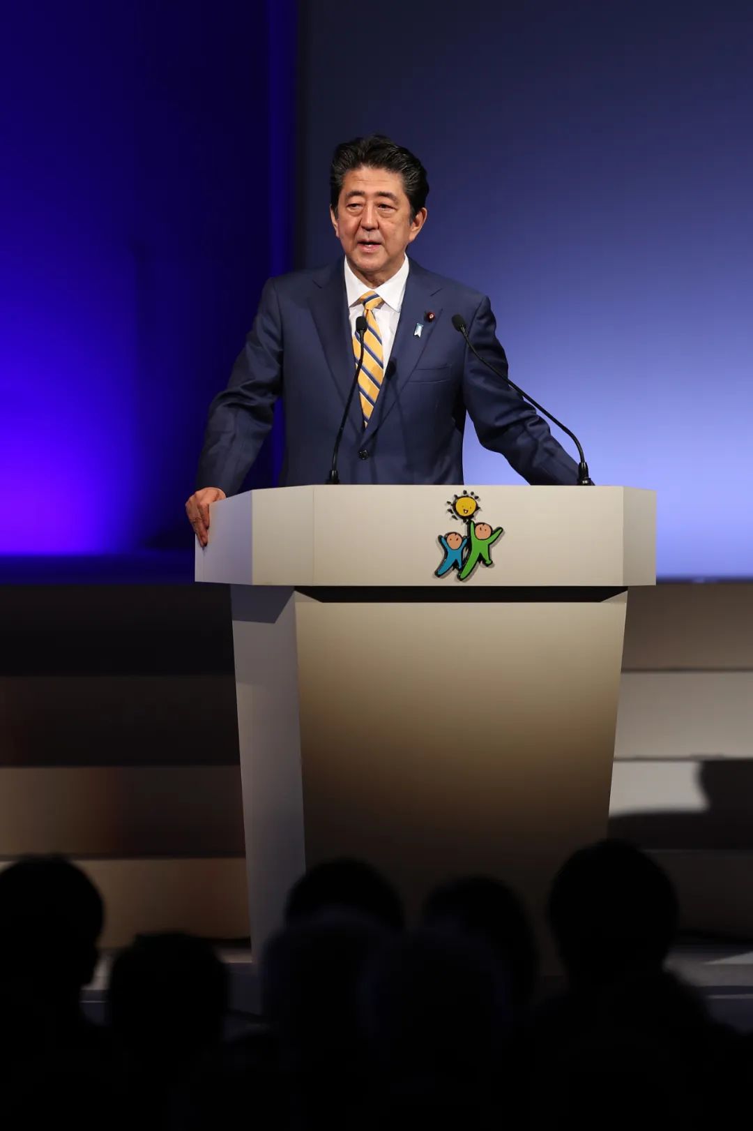 ▲这是2019年2月10日，时任日本首相、自民党总裁安倍晋三在东京参加自民党大会的资料照片。新华社