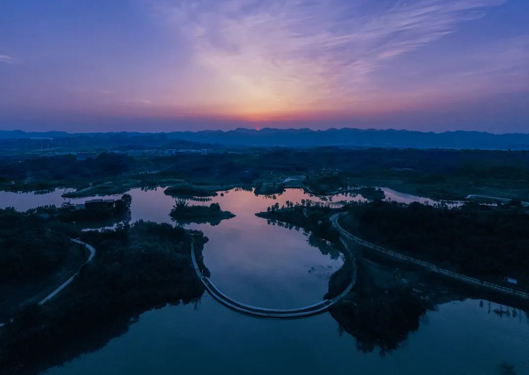 重庆旅游指南内容有哪些 3b4a-442ede3ad38c93e43ed11a8135682bd3.jpg