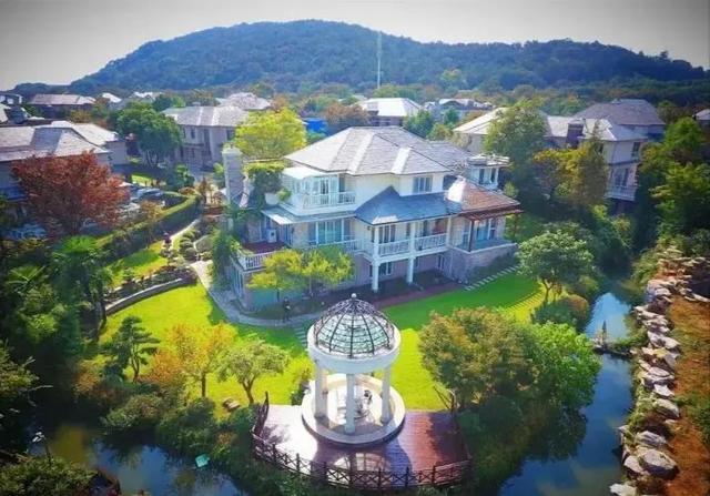 张艺谋出售无锡别墅,疑与易烊千玺有关,陈婷紧急辟谣:只是询问休闲区蓝鸢梦想 - Www.slyday.coM 张艺谋出售无锡别墅,疑与易烊千玺有关,陈婷紧急辟谣:只是询问休闲区蓝鸢梦想 - Www.slyday.coM