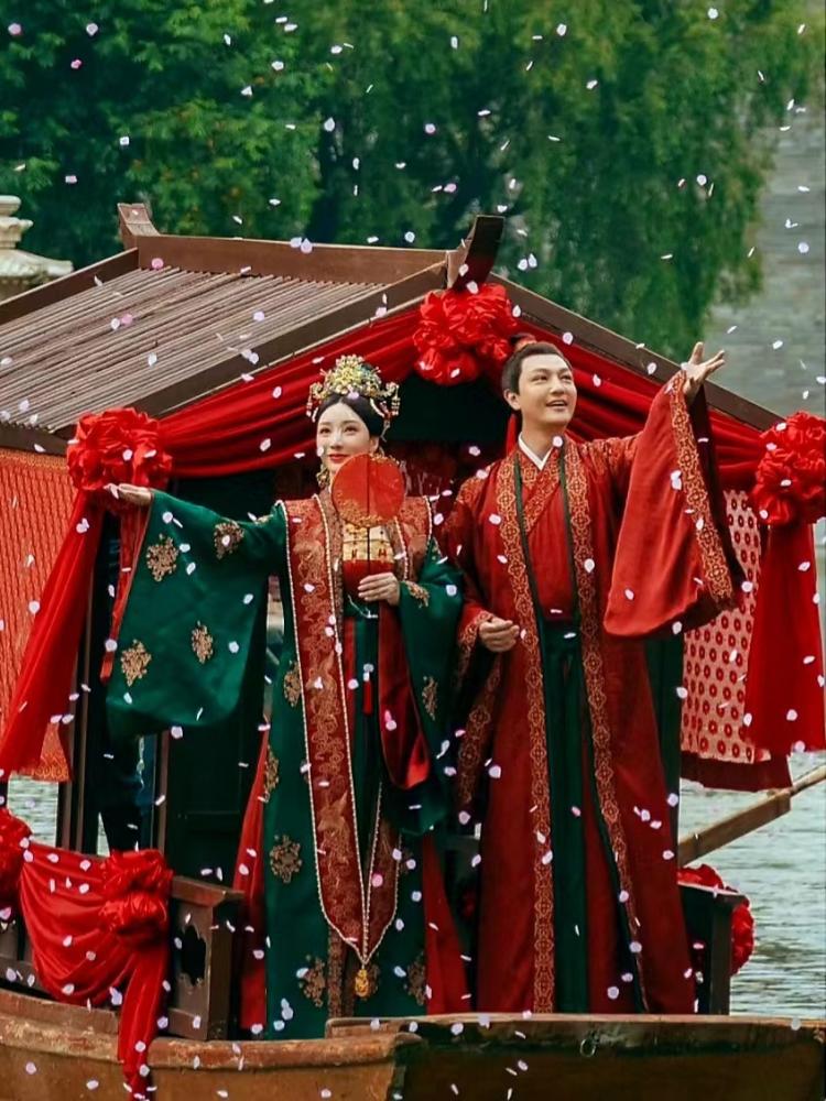 古装剧x欧式婚纱,太离谱了休闲区蓝鸢梦想 - Www.slyday.coM 古装剧x欧式婚纱,太离谱了休闲区蓝鸢梦想 - Www.slyday.coM