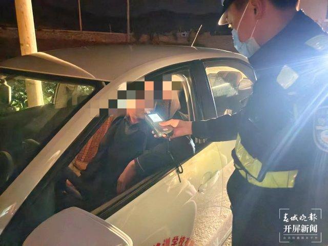 昭通一驾校教练醉酒驾驶教练车,结果驾照没了、“饭碗”丢了……休闲区蓝鸢梦想 - Www.slyday.coM 昭通一驾校教练醉酒驾驶教练车,结果驾照没了、“饭碗”丢了……休闲区蓝鸢梦想 - Www.slyday.coM