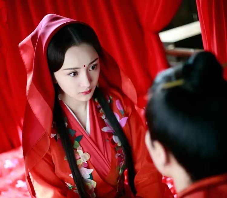 古装剧x欧式婚纱,太离谱了休闲区蓝鸢梦想 - Www.slyday.coM 古装剧x欧式婚纱,太离谱了休闲区蓝鸢梦想 - Www.slyday.coM