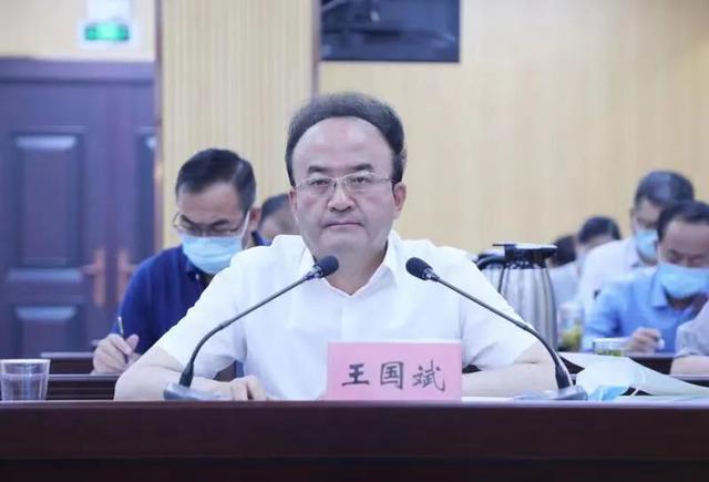王国斌强调,各县区,各部门要精准研判疫情形势,坚持