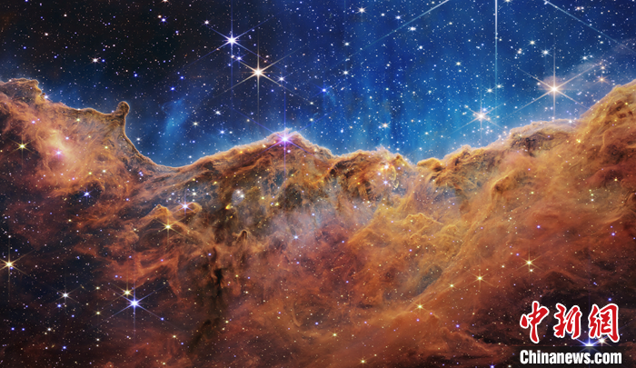 图为韦伯太空望远镜拍摄的船底座星云。 中新社发 NASA / ESA / CSA / STScI 供图