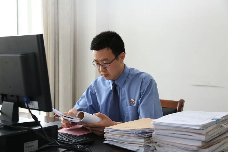 银行行长为女儿上学,上当26次,被骗3.5亿,获刑7年休闲区蓝鸢梦想 - Www.slyday.coM 银行行长为女儿上学,上当26次,被骗3.5亿,获刑7年休闲区蓝鸢梦想 - Www.slyday.coM