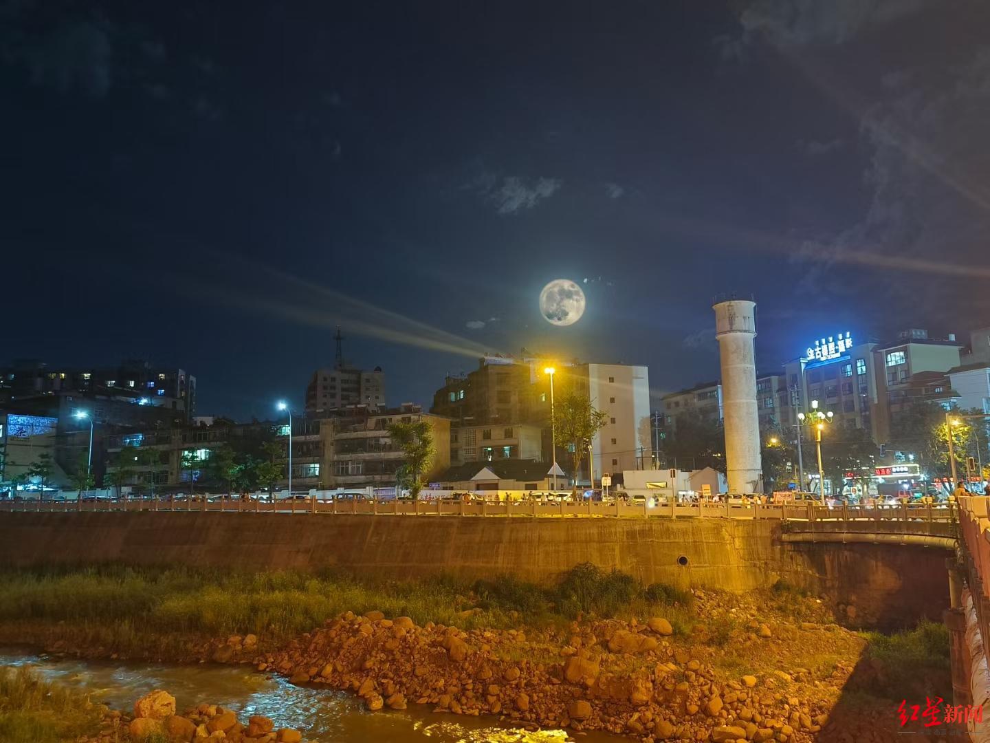 高清多图!“超级月亮”照亮月城西昌 又大又圆刷爆朋友圈休闲区蓝鸢梦想 - Www.slyday.coM 高清多图!“超级月亮”照亮月城西昌 又大又圆刷爆朋友圈休闲区蓝鸢梦想 - Www.slyday.coM