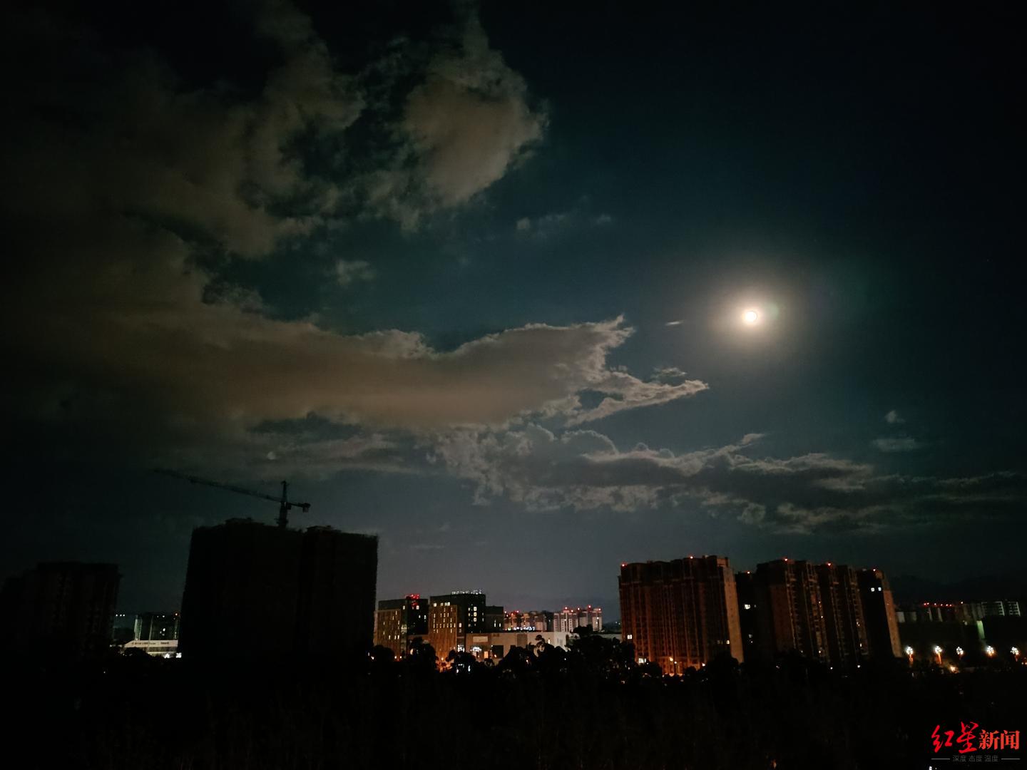 高清多图!“超级月亮”照亮月城西昌 又大又圆刷爆朋友圈休闲区蓝鸢梦想 - Www.slyday.coM 高清多图!“超级月亮”照亮月城西昌 又大又圆刷爆朋友圈休闲区蓝鸢梦想 - Www.slyday.coM