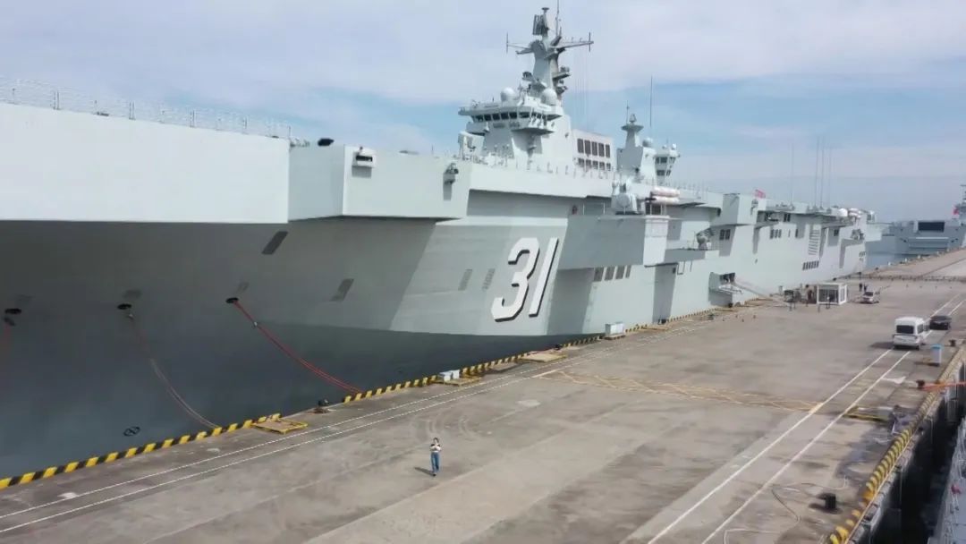 海南舰之大,镜头里都装不下!休闲区蓝鸢梦想 - Www.slyday.coM 海南舰之大,镜头里都装不下!休闲区蓝鸢梦想 - Www.slyday.coM