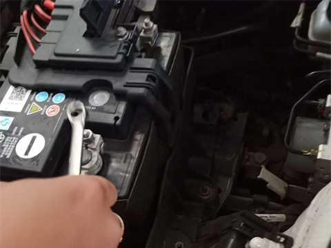 胎轮汽配专家干货分享汽车蓄电池如何修复和保养