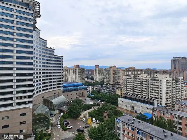 北京清晨持续小雨 空气通透 图源 视觉中国