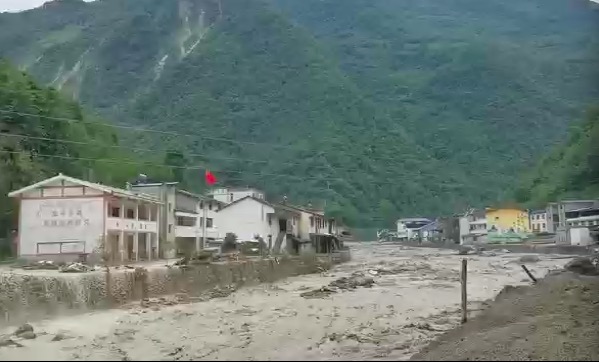 遭遇山洪襲擊後的白什鄉。本文圖片 警方供圖