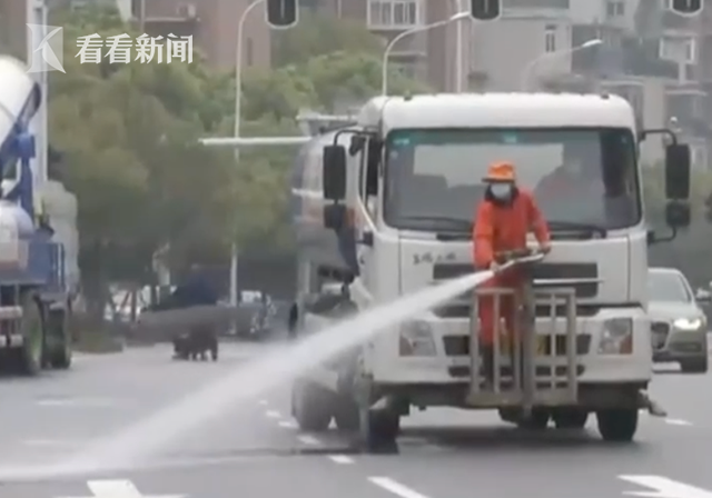 洒水车雨天绕圈洒水?网友质疑浪费 真相竟然是误会一场休闲区蓝鸢梦想 - Www.slyday.coM 洒水车雨天绕圈洒水?网友质疑浪费 真相竟然是误会一场休闲区蓝鸢梦想 - Www.slyday.coM