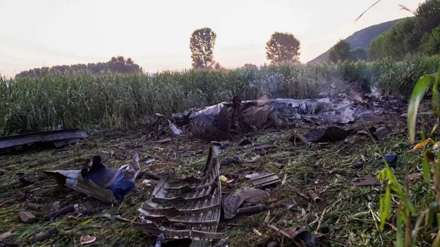 在希腊北部卡瓦拉附近坠毁的乌克兰安-12飞机 图自外媒