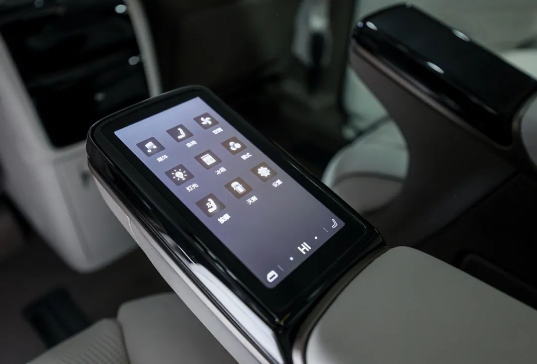 大6座还是7座,大型SUV与MPV究竟是谁卷了谁?