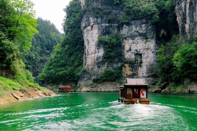 遵义市夏季避暑游暨绥阳县首届露营啤酒烧烤节在十二背后清溪峡景区盛