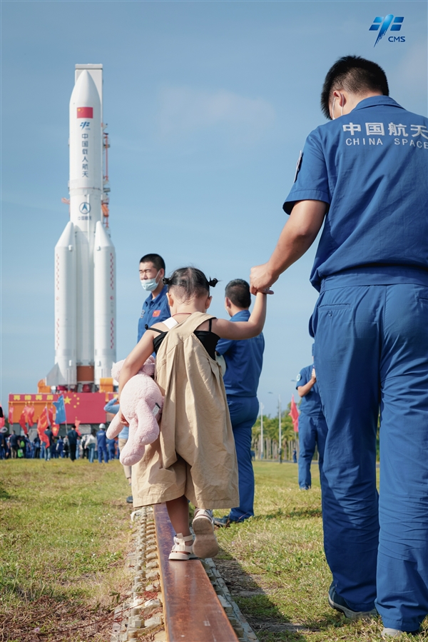 8K超高清!延时摄影看"问天"实验舱转运过程休闲区蓝鸢梦想 - Www.slyday.coM 8K超高清!延时摄影看"问天"实验舱转运过程休闲区蓝鸢梦想 - Www.slyday.coM
