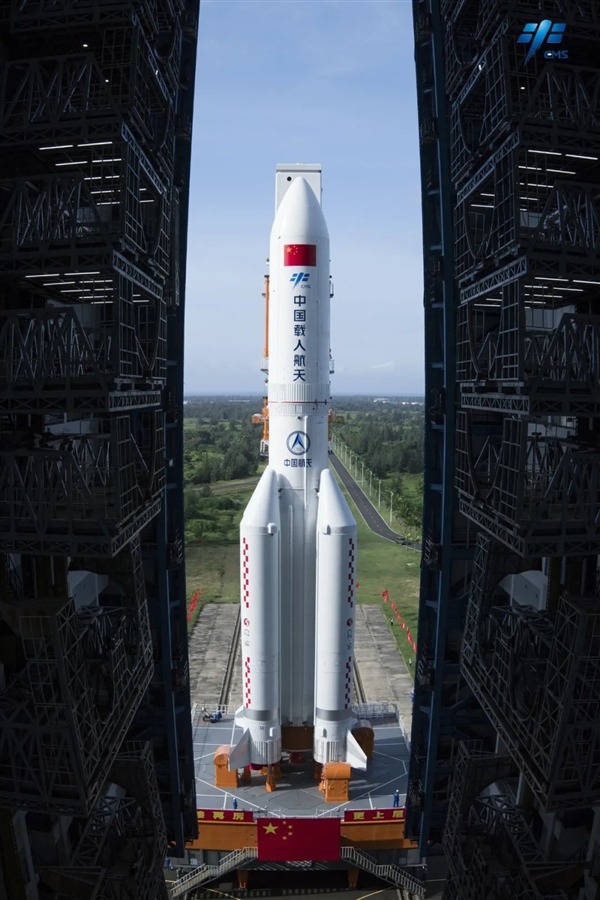 8K超高清!延时摄影看"问天"实验舱转运过程休闲区蓝鸢梦想 - Www.slyday.coM 8K超高清!延时摄影看"问天"实验舱转运过程休闲区蓝鸢梦想 - Www.slyday.coM