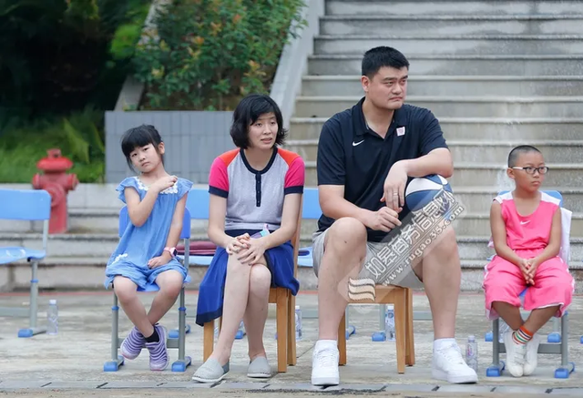 姚明携女儿做核酸,穿百元T恤肚腩突出,12岁女儿身高超过成年人休闲区蓝鸢梦想 - Www.slyday.coM 姚明携女儿做核酸,穿百元T恤肚腩突出,12岁女儿身高超过成年人休闲区蓝鸢梦想 - Www.slyday.coM