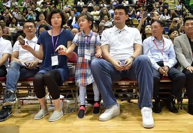 姚明携女儿做核酸,穿百元T恤肚腩突出,12岁女儿身高超过成年人休闲区蓝鸢梦想 - Www.slyday.coM 姚明携女儿做核酸,穿百元T恤肚腩突出,12岁女儿身高超过成年人休闲区蓝鸢梦想 - Www.slyday.coM