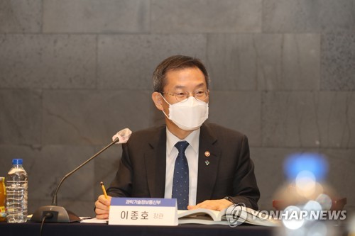 韩国科学技术情报通信部部长李宗昊，图自韩联社