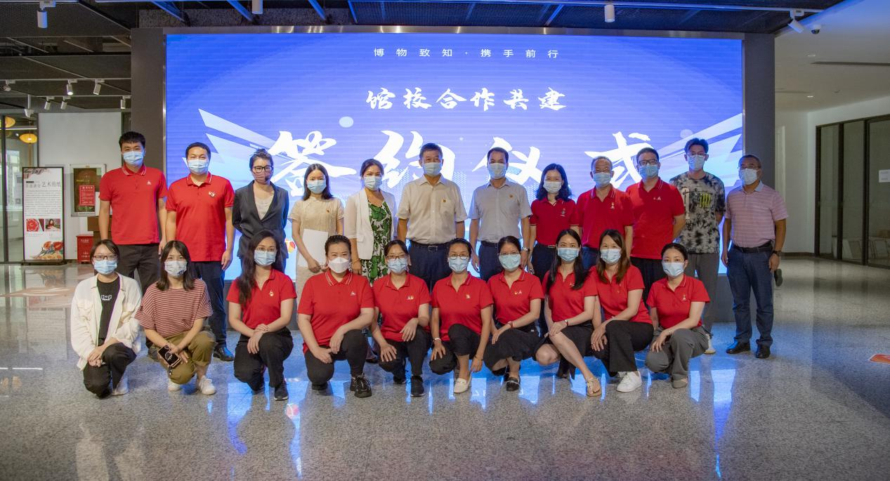 博物致知 携手前行——宝安区公共文化体育服务中心与宝安区凤凰学校签订馆校合作共建协议休闲区蓝鸢梦想 - Www.slyday.coM 博物致知 携手前行——宝安区公共文化体育服务中心与宝安区凤凰学校签订馆校合作共建协议休闲区蓝鸢梦想 - Www.slyday.coM