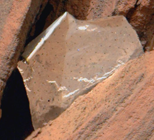 毅力号火星车6月中旬拍到的“闪亮箔片” 图自毅力号推特