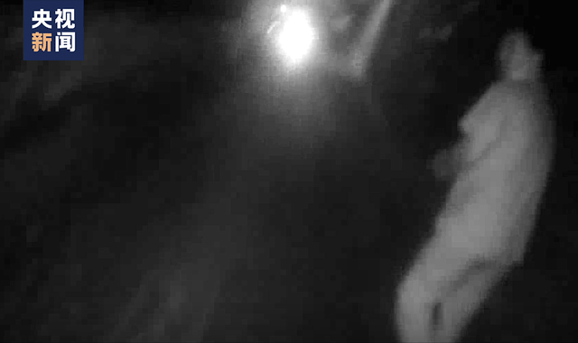 △伏宜东给民警带路