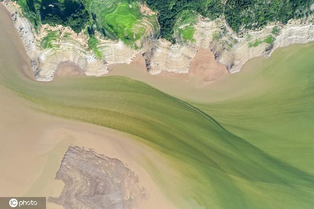 小浪底大坝放水 黄河上游河床现“沙画”图案休闲区蓝鸢梦想 - Www.slyday.coM 小浪底大坝放水 黄河上游河床现“沙画”图案休闲区蓝鸢梦想 - Www.slyday.coM