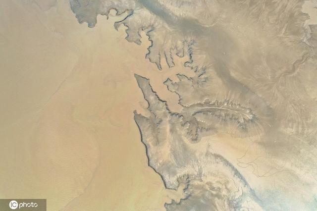 小浪底大坝放水 黄河上游河床现“沙画”图案休闲区蓝鸢梦想 - Www.slyday.coM 小浪底大坝放水 黄河上游河床现“沙画”图案休闲区蓝鸢梦想 - Www.slyday.coM