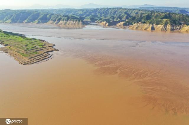 小浪底大坝放水 黄河上游河床现“沙画”图案休闲区蓝鸢梦想 - Www.slyday.coM 小浪底大坝放水 黄河上游河床现“沙画”图案休闲区蓝鸢梦想 - Www.slyday.coM