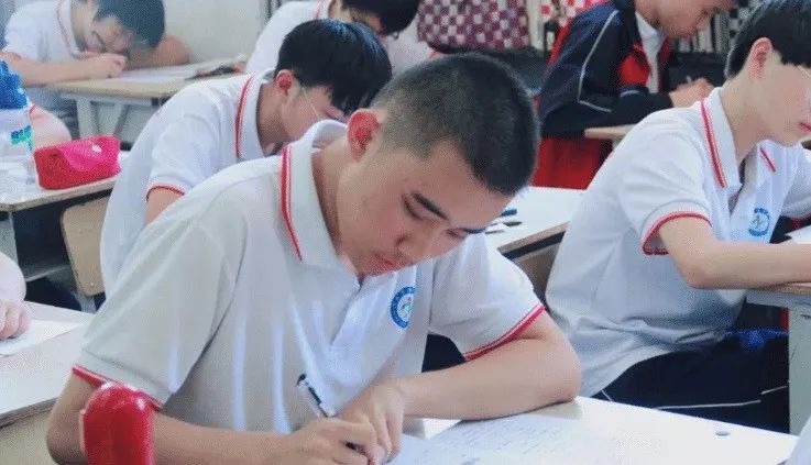 最低605!清华北大录取分数线公布,原来名校想得到我这么难,高考672分,没上清华被父亲强迫复读,分数出来全家懵了休闲区蓝鸢梦想 - Www.slyday.coM 最低605!清华北大录取分数线公布,原来名校想得到我这么难,高考672分,没上清华被父亲强迫复读,分数出来全家懵了休闲区蓝鸢梦想 - Www.slyday.coM