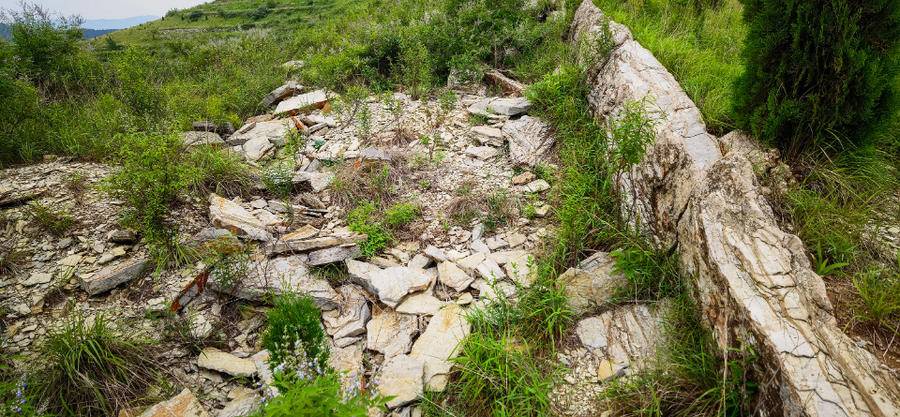 曹操峪顶,海拔600多米山脊上的齐长城,曹操在此做了什么?休闲区蓝鸢梦想 - Www.slyday.coM 曹操峪顶,海拔600多米山脊上的齐长城,曹操在此做了什么?休闲区蓝鸢梦想 - Www.slyday.coM